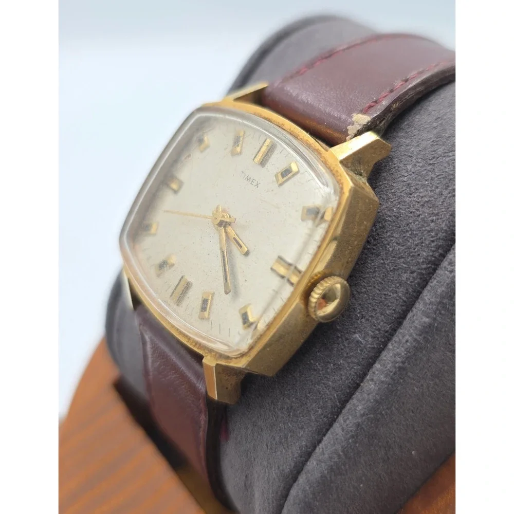 Vintage 1971 Timex Mercury 16160 2471 TV Dial Gold Tone Manual Wind Watch